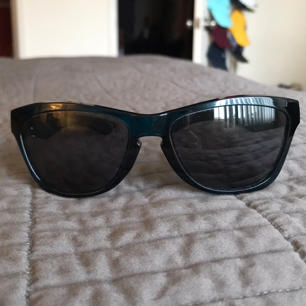 Women’s polarized Oakley sunglasses